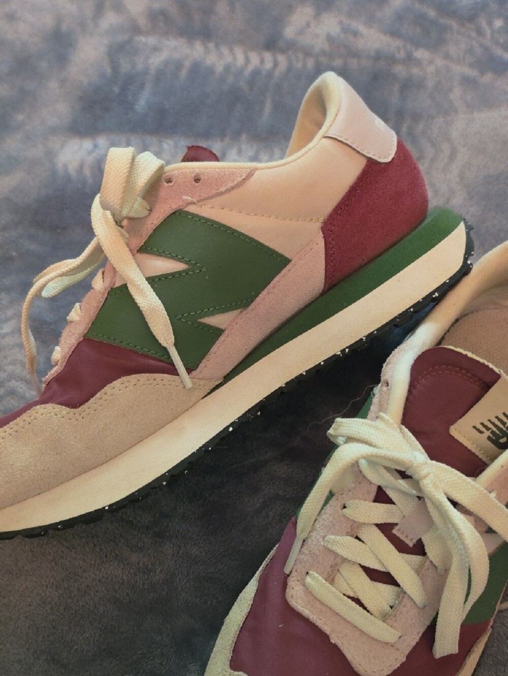 New Balance Women's Pink and Green Classic Runner - Picture 5 of 7